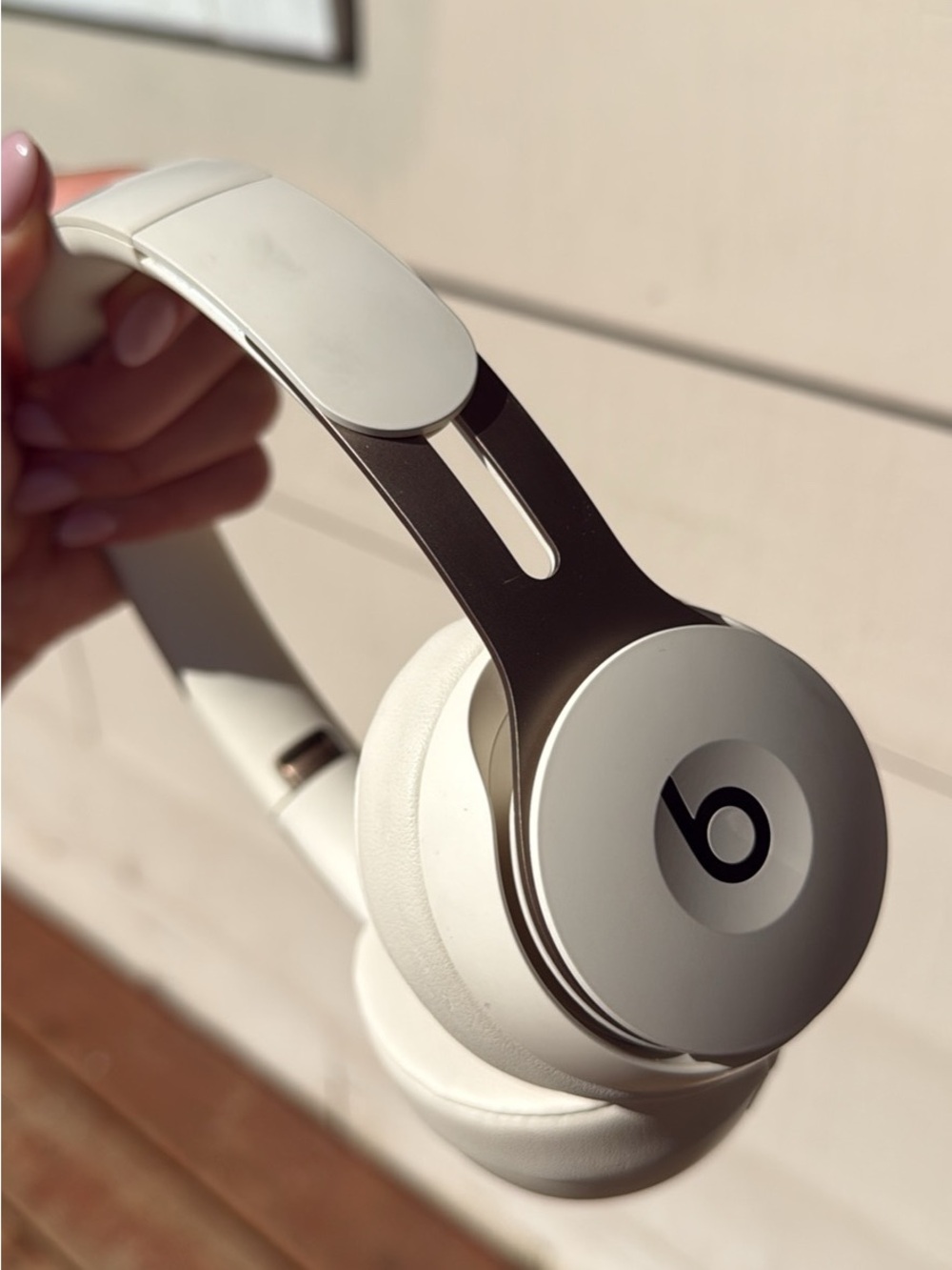 Solo Beats Pro - Cream - noise cancelling headphones
